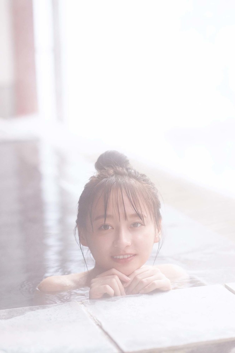 日向坂46 影山優佳 ランジェリー 写真集着用モデル