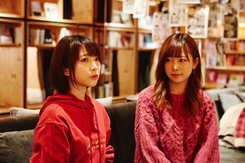 戸田真琴さん(左)と紗倉まなさん(右)