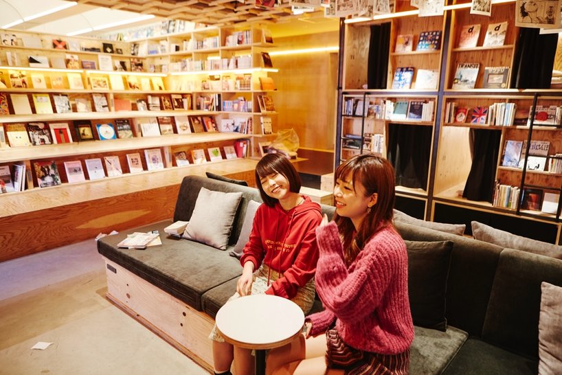 戸田真琴さん(左)と紗倉まなさん(右)