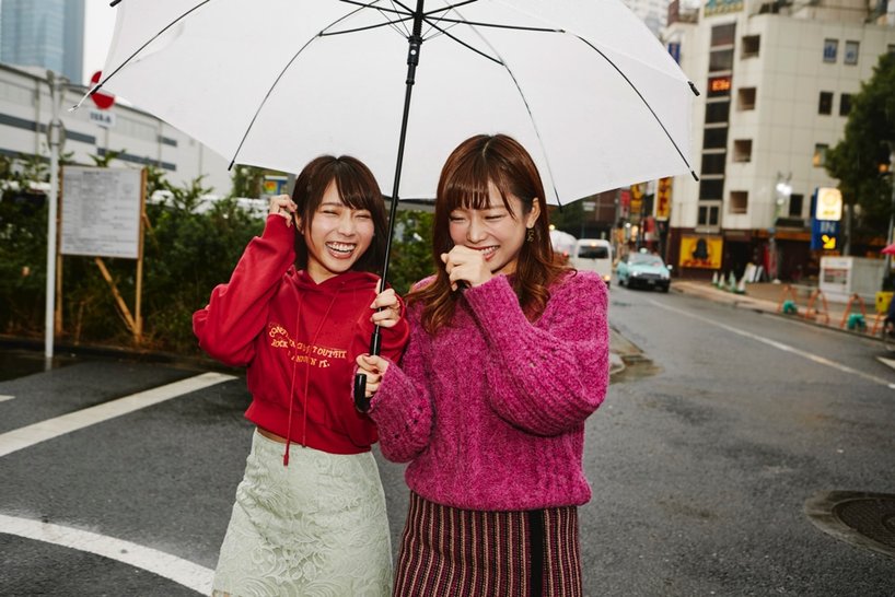 戸田真琴さん(左)と紗倉まなさん(右)