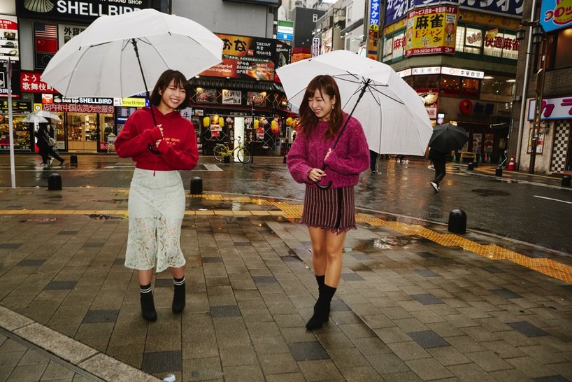 戸田真琴さん(左)と紗倉まなさん(右)