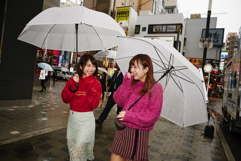 戸田真琴さん(左)と紗倉まなさん(右)
