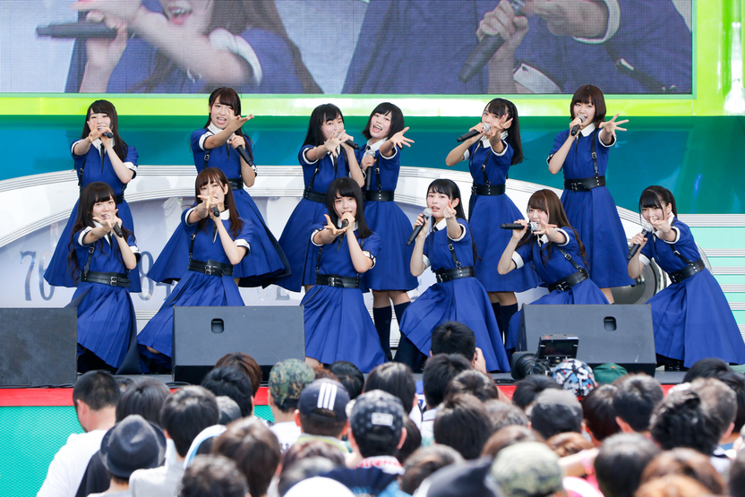 欅坂46(けやき坂46) - えーぶあげいん2017 けやき坂46は“ハッピーオーラ”でさらなる快進撃へ 全国ツアーに