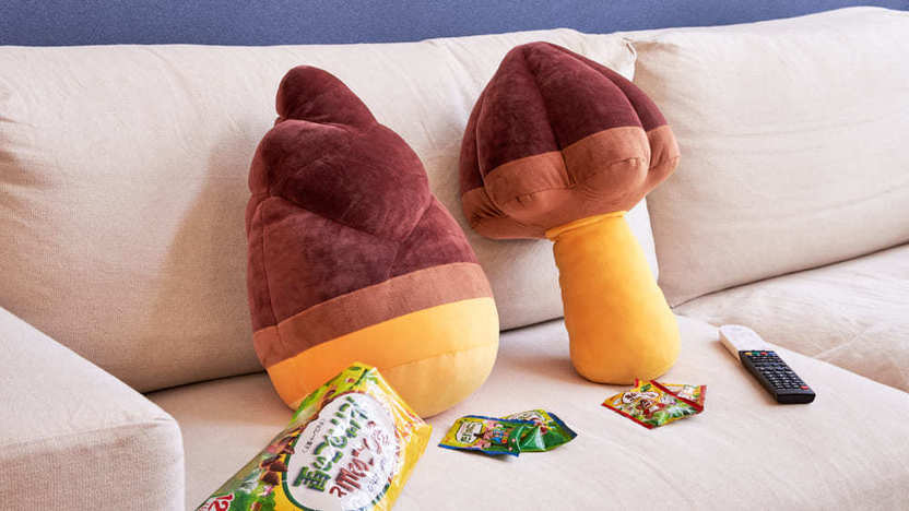 受注販売　きのこの山　たけのこの里　クッション　公式 どっち派？ きのこの山、たけのこの里ぬいぐるみ化 予約競う勝負が