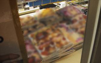 「成人向け雑誌」販売中止、コンビニ3社と評論家を直撃　議論すべき課題とは