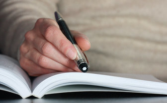 「部下にもっと本を読んでほしい」と思う管理職は6割　700人に聞く読書事情