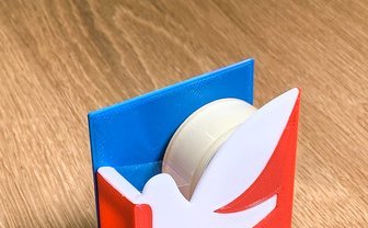 誰もが知っているマークをグッズに 「企業のノベルティを勝手に作る」デザイナー