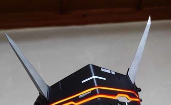 サイバーパンクな鬼の面　電脳空間で映えそう！