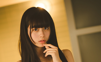 【写真】猫顔美人な高校生「小鳩」さん　無防備なあどけなさ