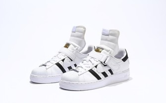 「NIKEAIR FORCE 1」と「adidas SUPERSTAR」が合体！ なんだこれ？