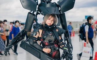 ゴツいメカ×美女──パワードスーツのコスプレが最強すぎる【夏コミ】
