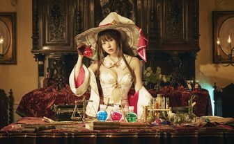 えなこがイメージモデルのコスメブランド始動　魔道具モチーフの化粧水発売