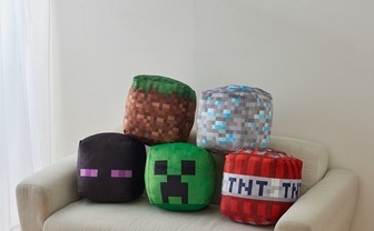 『マイクラ』×しまむら、良心的な値段が嬉しいブロック型クッション