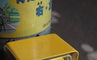 押しボタンに隠しコマンド？ 近未来を感じるサイバーパンクな信号機