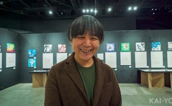 中村佑介「絵を描きすぎて人間関係も希薄」20年間の仕事を網羅する展覧会レポート