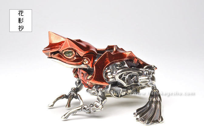 金属のセミがカエルに変形 造形作家の職人技 可変角蛙 Kai You Net