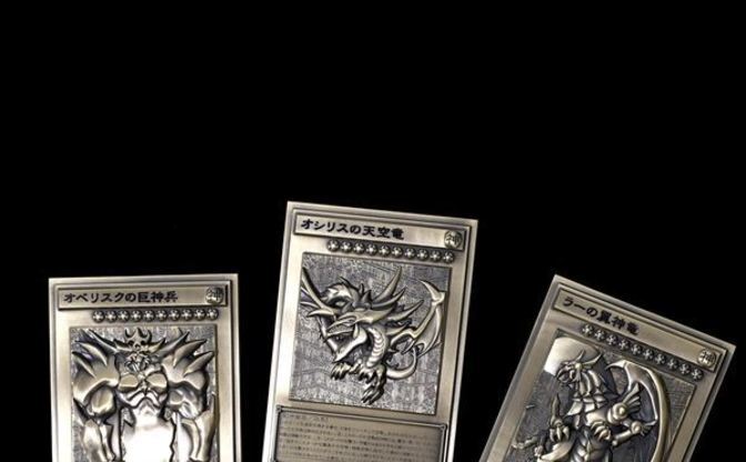 遊戯王』神のカード「三幻神」が立体的に！ 重厚感ある金属製レリーフ