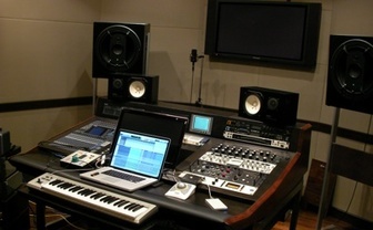 トラックメーカー